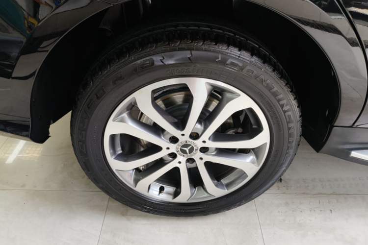 Used Mercedes-Benz GLE 2017 GLE 320 4MATIC Dynamic Model Right Rear Wheel Hub