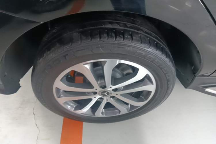 Used Mercedes-Benz GLE 2017 GLE 320 4MATIC Dynamic Model Right Rear Wheel Hub