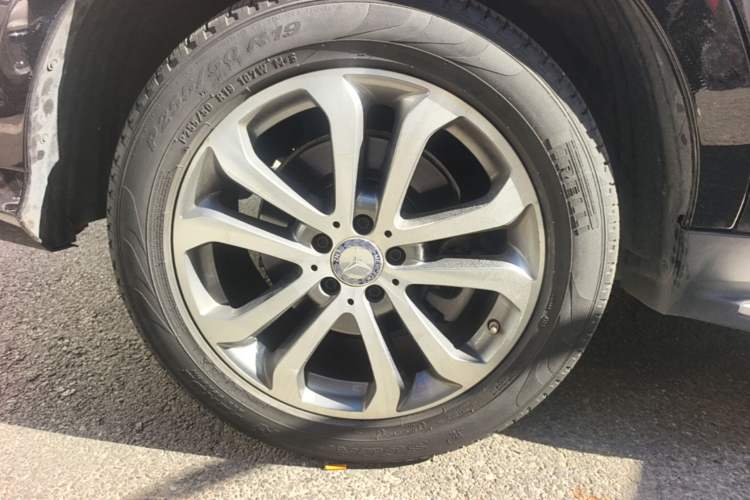 Used Mercedes-Benz GLE 2017 GLE 320 4MATIC Dynamic Model Right Rear Wheel Hub