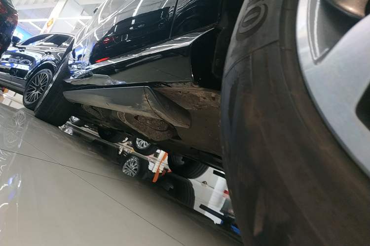Used Mercedes-Benz GLE 2017 GLE 320 4MATIC Dynamic Model Right Side Sill