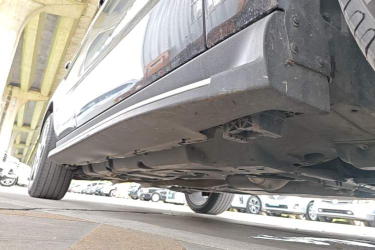 Used Mercedes-Benz GLE 2017 GLE 400 4MATIC Right Side Sill