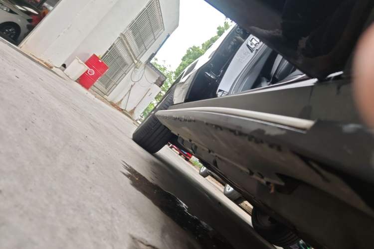 Used Mercedes-Benz GLE 2017 GLE 320 4MATIC Dynamic Model Right Side Sill