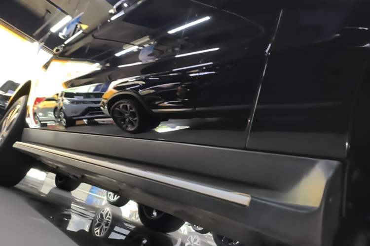 Used Mercedes-Benz GLE 2017 GLE 320 4MATIC Dynamic Model Right Side Sill