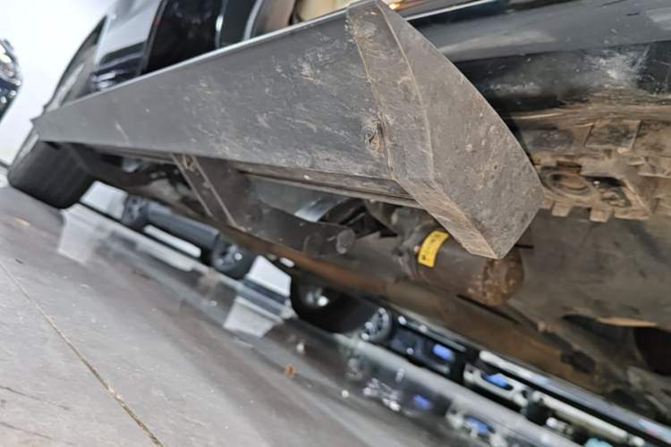 Used Mercedes-Benz GLE 2017 GLE 320 4MATIC Dynamic Model Right Side Sill