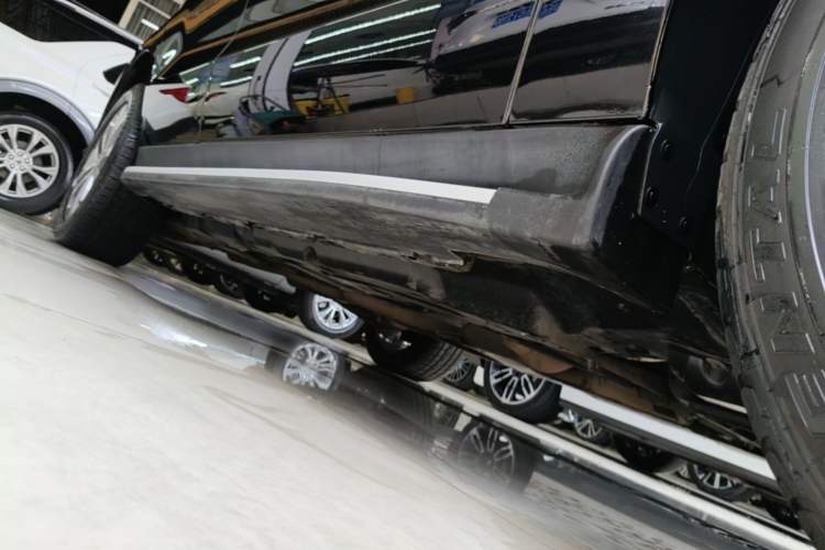 Used Mercedes-Benz GLE 2017 GLE 320 4MATIC Dynamic Model Right Side Sill