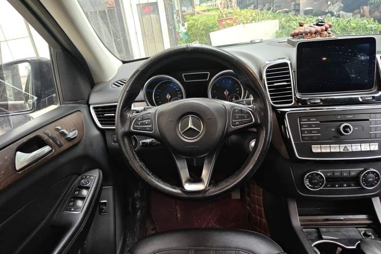 Used Mercedes-Benz GLE 2017 GLE 320 4MATIC Luxury Model Steering Wheel