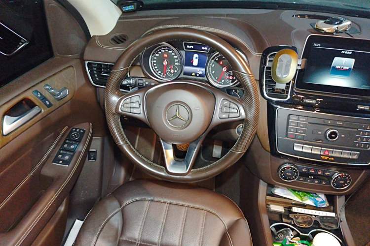 Used Mercedes-Benz GLE 2017 GLE 320 4MATIC Dynamic Model Steering Wheel