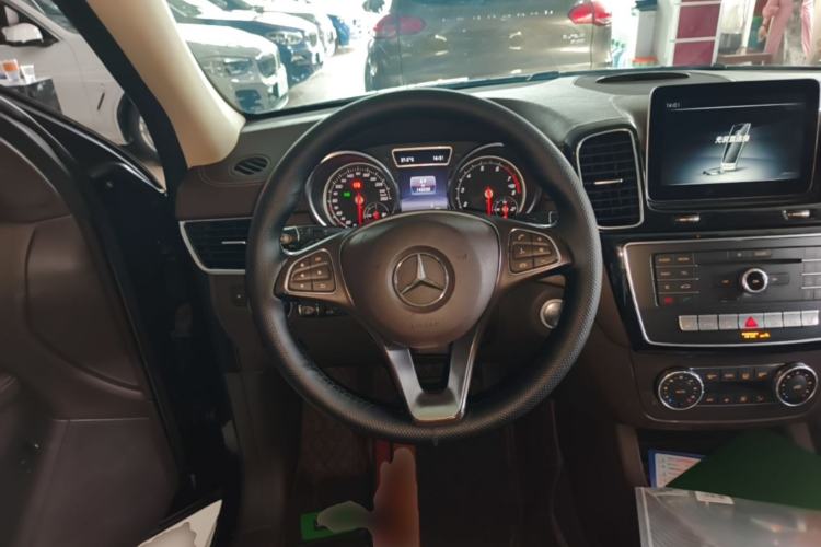 Used Mercedes-Benz GLE 2017 GLE 320 4MATIC Dynamic Model Steering Wheel