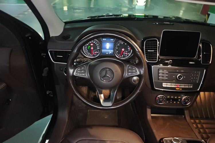 Used Mercedes-Benz GLE 2017 GLE 320 4MATIC Dynamic Model Steering Wheel