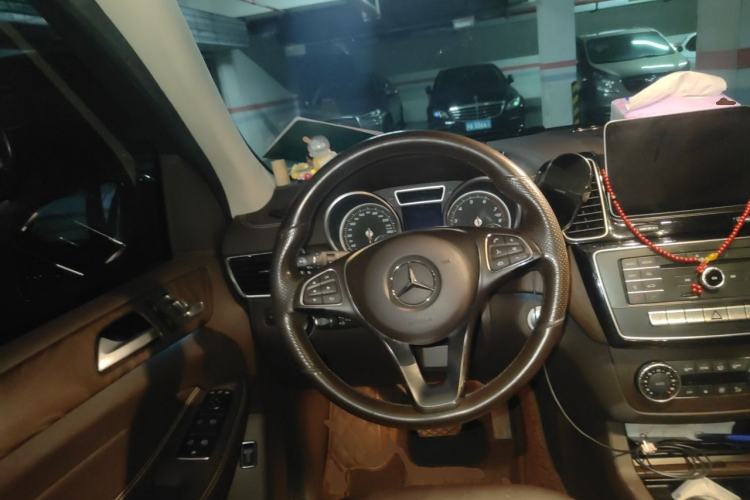 Used Mercedes-Benz GLE 2017 GLE 320 4MATIC Dynamic Model Steering Wheel