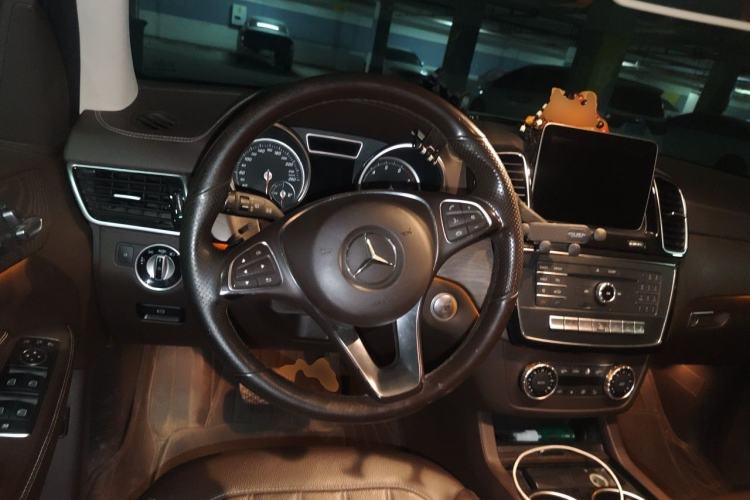 Used Mercedes-Benz GLE 2017 GLE 320 4MATIC Dynamic Model Steering Wheel