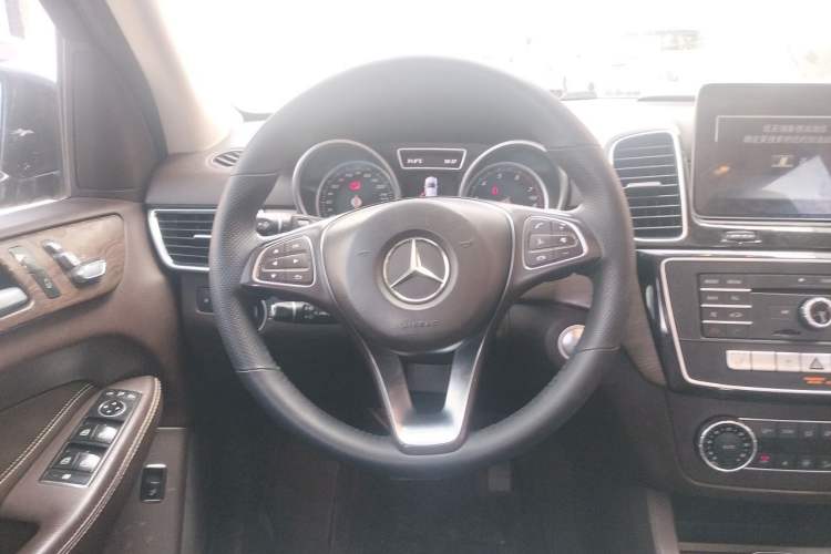 Used Mercedes-Benz GLE 2017 GLE 320 4MATIC Luxury Model Steering Wheel