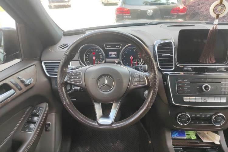 Used Mercedes-Benz GLE 2017 GLE 320 4MATIC Dynamic Model Steering Wheel