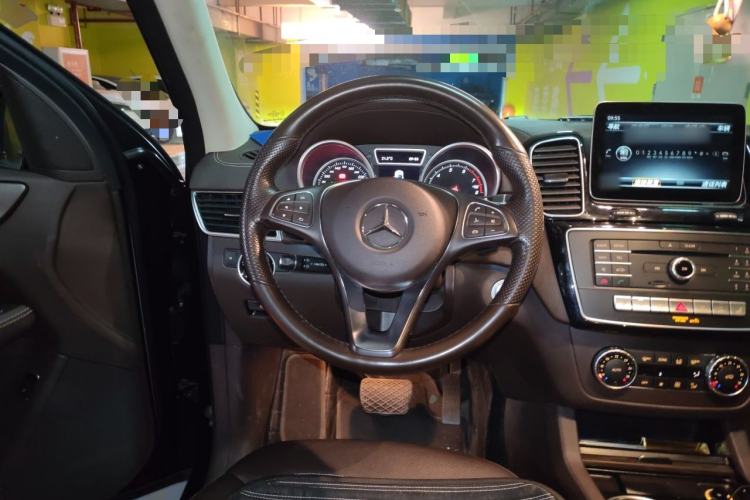 Used Mercedes-Benz GLE 2017 GLE 320 4MATIC Dynamic Model Steering Wheel