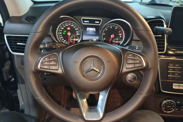 Used Mercedes-Benz GLE 2017 GLE 320 4MATIC Dynamic Model Steering Wheel