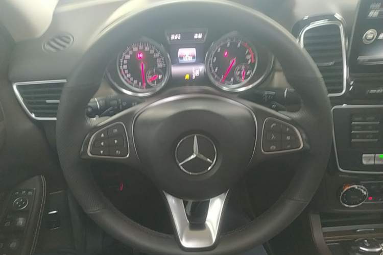 Used Mercedes-Benz GLE 2017 GLE 320 4MATIC Dynamic Model Steering Wheel