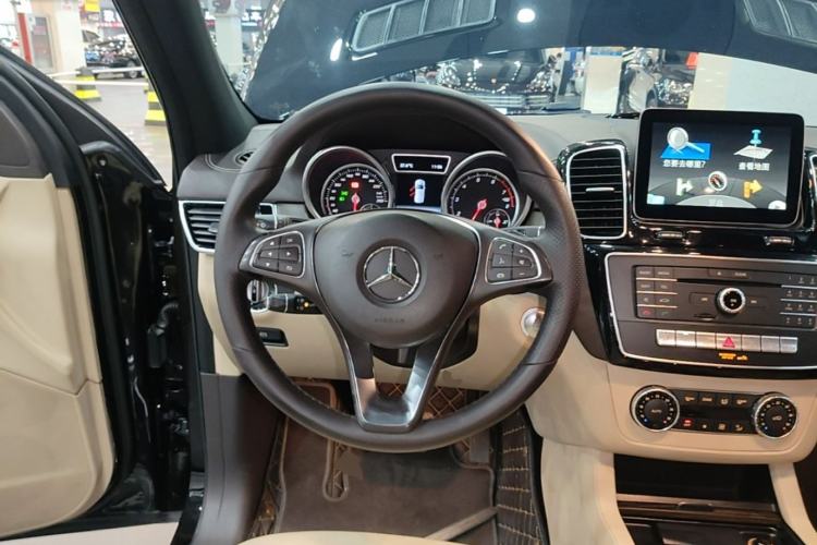 Used Mercedes-Benz GLE 2017 GLE 320 4MATIC Dynamic Model Steering Wheel
