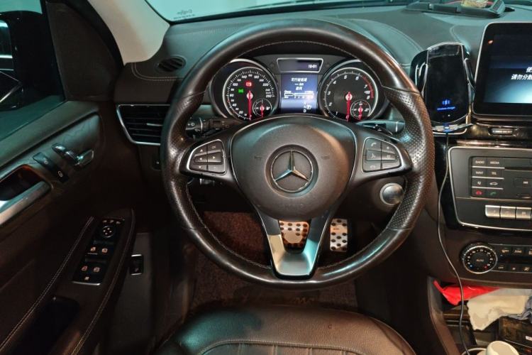 Used Mercedes-Benz GLE 2017 GLE 320 4MATIC Dynamic Model Steering Wheel