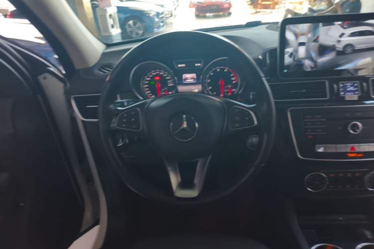 Used Mercedes-Benz GLE 2017 GLE 320 4MATIC Dynamic Model Steering Wheel