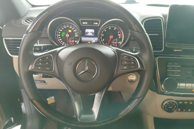Used Mercedes-Benz GLE 2017 GLE 320 4MATIC Dynamic Model Steering Wheel