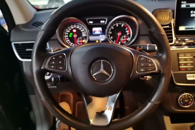 Used Mercedes-Benz GLE 2017 GLE 320 4MATIC Dynamic Model Steering Wheel