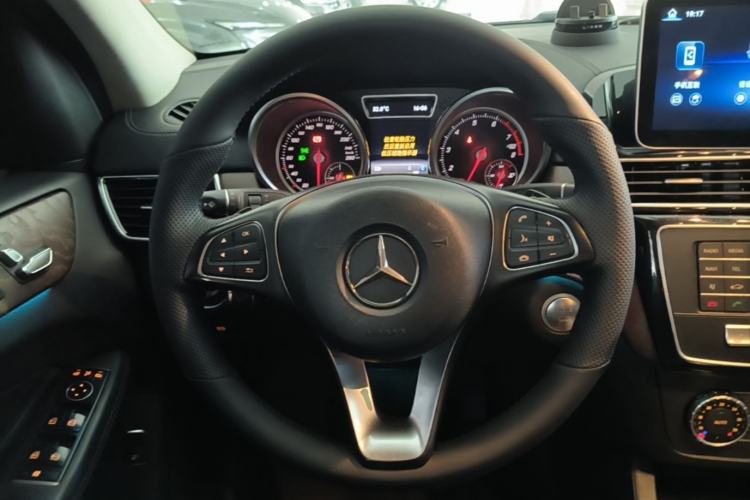 Used Mercedes-Benz GLE 2017 GLE 320 4MATIC Dynamic Model Steering Wheel