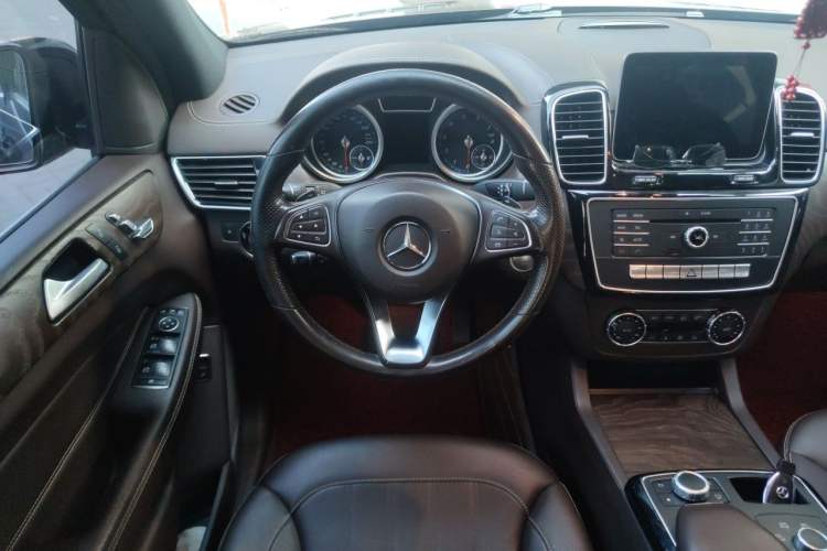 Used Mercedes-Benz GLE 2017 GLE 320 4MATIC Dynamic Model Steering Wheel