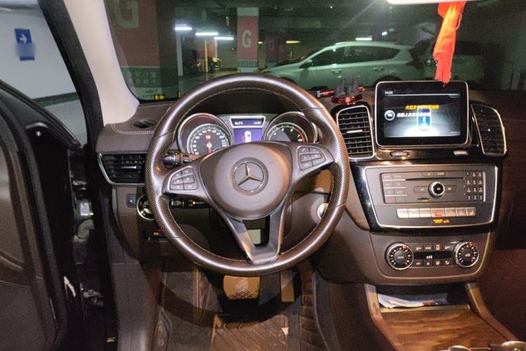 Used Mercedes-Benz GLE 2017 GLE 320 4MATIC Dynamic Model Steering Wheel