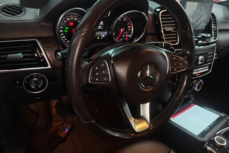 Used Mercedes-Benz GLE 2017 GLE 320 4MATIC Dynamic Model Steering Wheel
