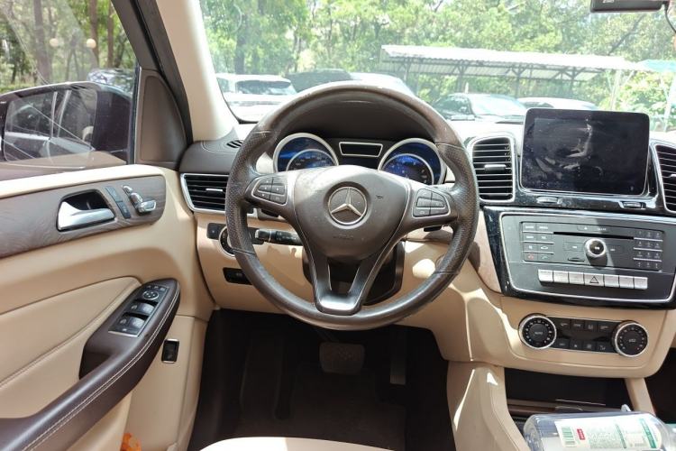 Used Mercedes-Benz GLE 2017 GLE 320 4MATIC Dynamic Model Steering Wheel