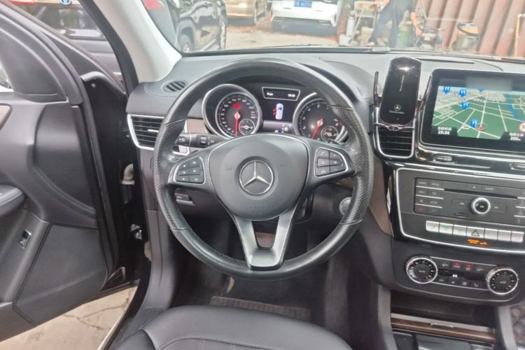 Used Mercedes-Benz GLE 2017 GLE 320 4MATIC Dynamic Model Steering Wheel
