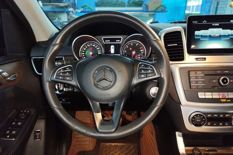 Used Mercedes-Benz GLE 2017 GLE 320 4MATIC Dynamic Model Steering Wheel