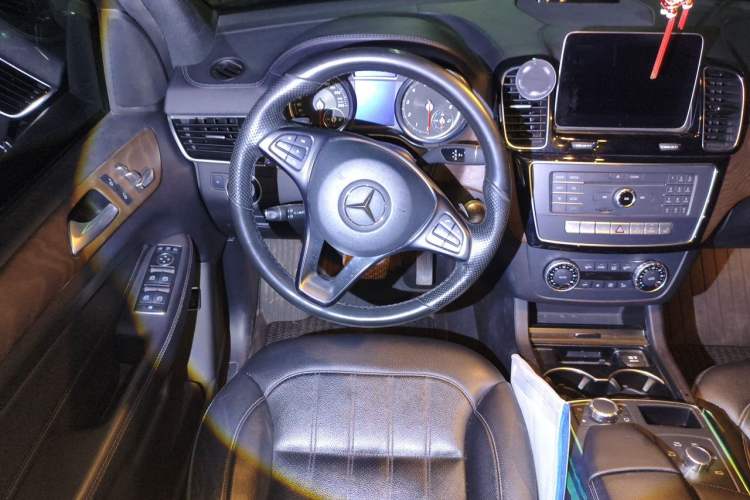 Used Mercedes-Benz GLE 2017 GLE 320 4MATIC Dynamic Model Steering Wheel