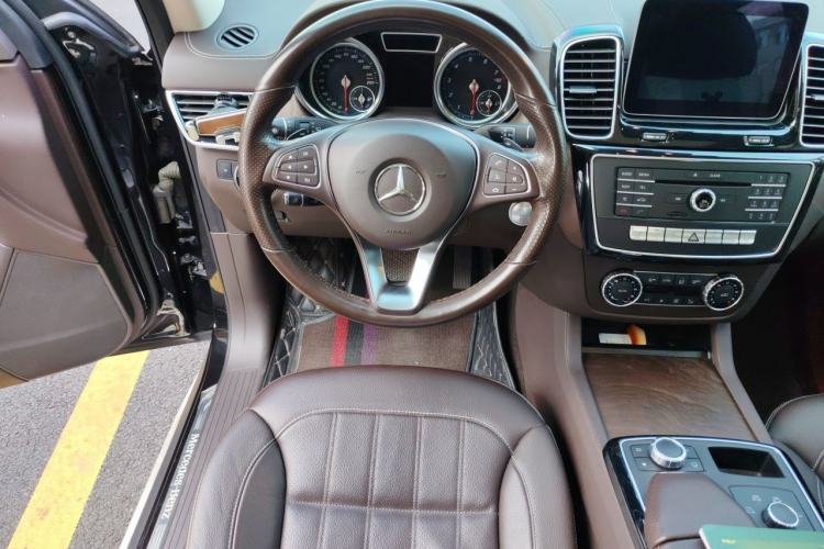 Used Mercedes-Benz GLE 2017 GLE 320 4MATIC Dynamic Model Steering Wheel