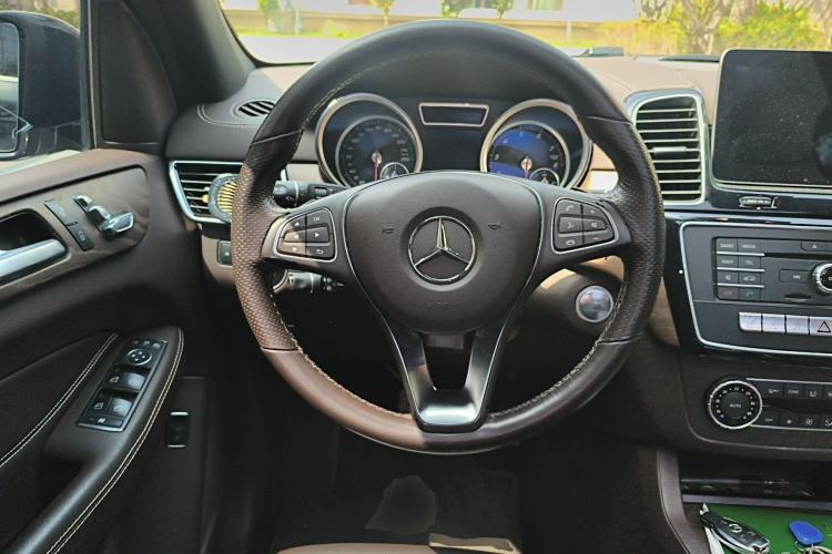 Used Mercedes-Benz GLE 2017 GLE 320 4MATIC Dynamic Model Steering Wheel