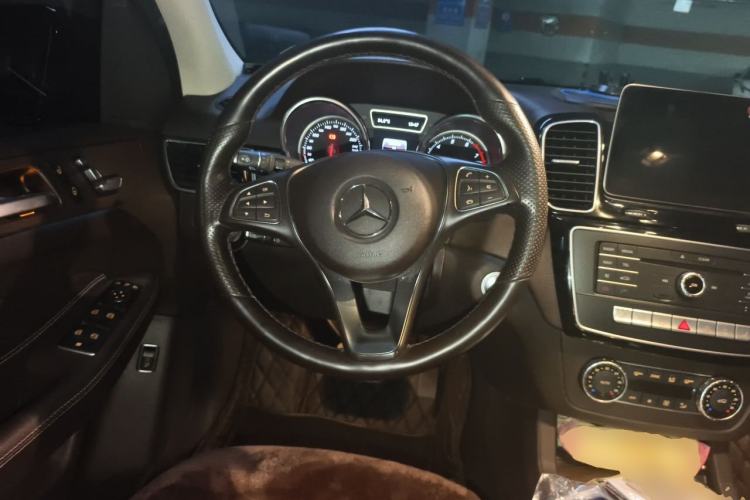 Used Mercedes-Benz GLE 2017 GLE 320 4MATIC Dynamic Model Steering Wheel
