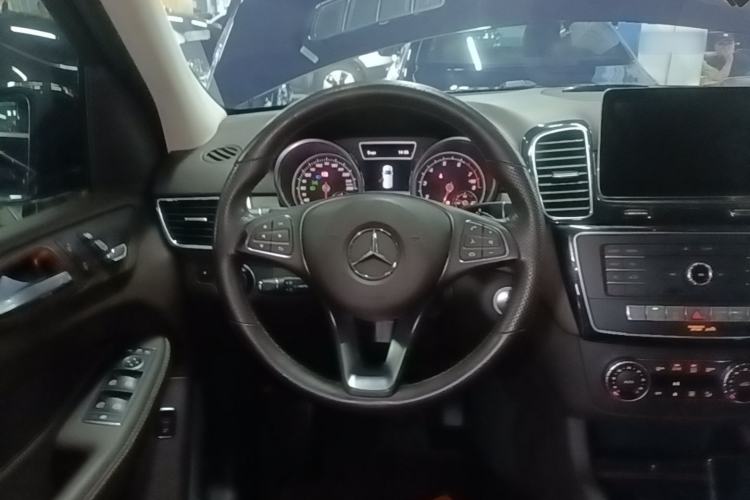 Used Mercedes-Benz GLE 2017 GLE 320 4MATIC Dynamic Model Steering Wheel