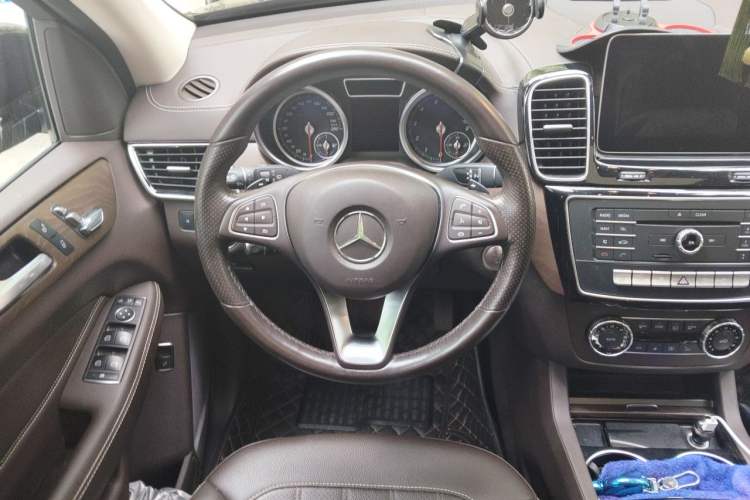 Used Mercedes-Benz GLE 2017 GLE 320 4MATIC Dynamic Model Steering Wheel