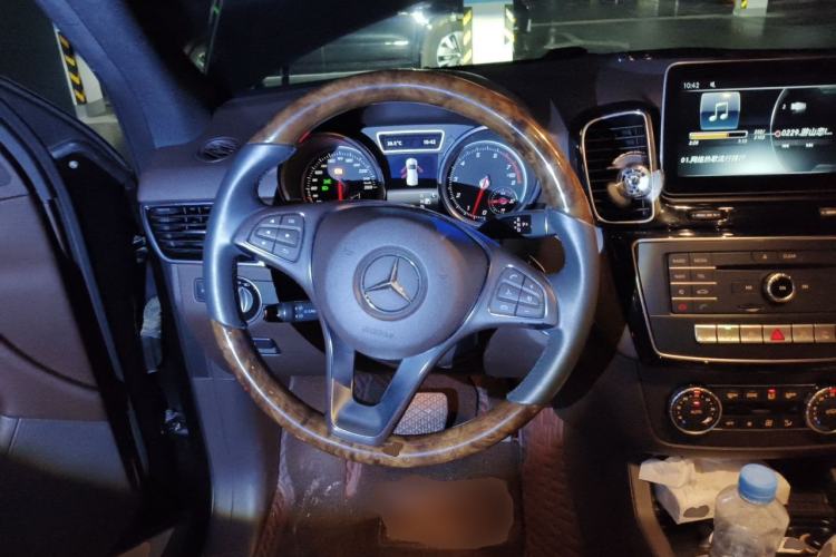 Used Mercedes-Benz GLE 2017 GLE 320 4MATIC Dynamic Model Steering Wheel