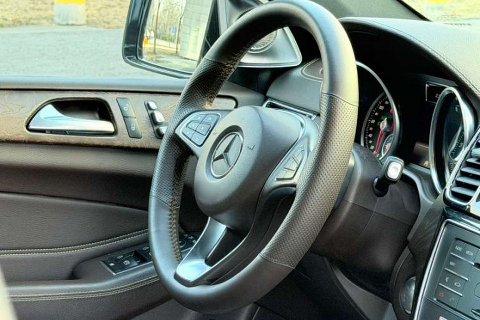 Used Mercedes-Benz GLE 2017 GLE 320 4MATIC Dynamic Model Steering Wheel
