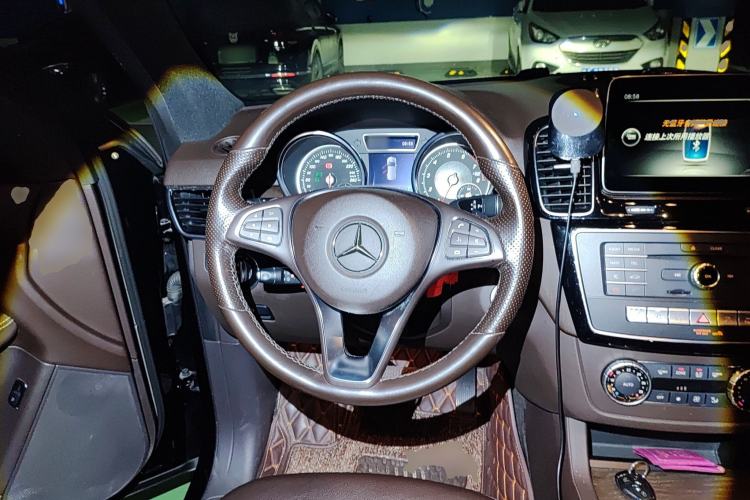 Used Mercedes-Benz GLE 2017 GLE 320 4MATIC Dynamic Model Steering Wheel