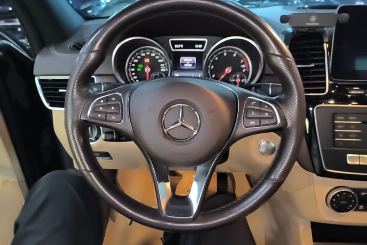 Used Mercedes-Benz GLE 2017 GLE 320 4MATIC Dynamic Model Steering Wheel