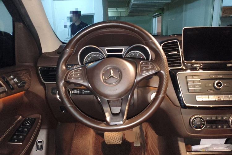 Used Mercedes-Benz GLE 2017 GLE 320 4MATIC Dynamic Model Steering Wheel