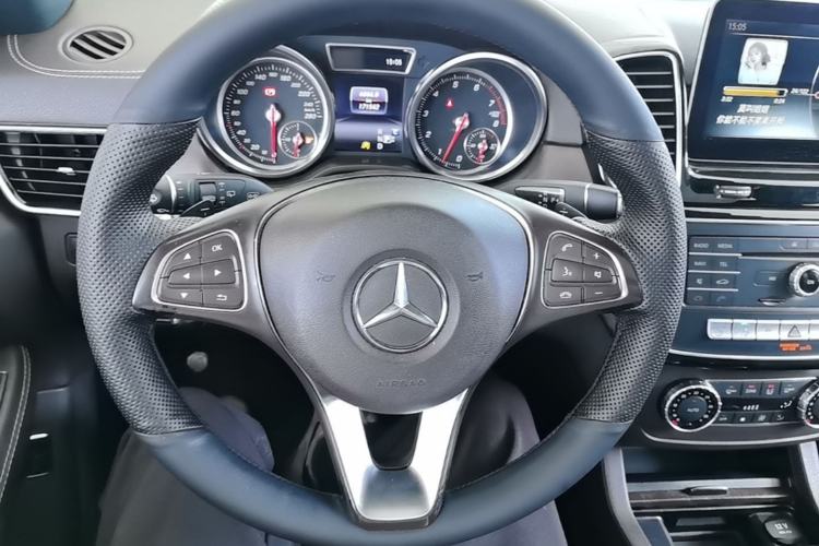 Used Mercedes-Benz GLE 2017 GLE 320 4MATIC Dynamic Model Steering Wheel