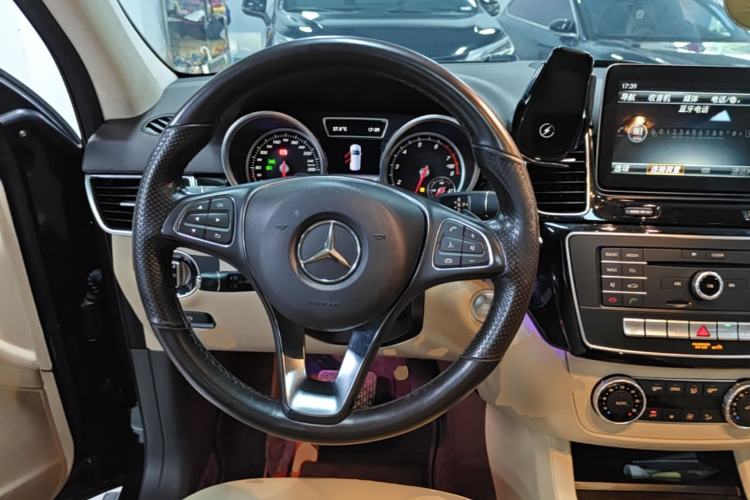 Used Mercedes-Benz GLE 2017 GLE 320 4MATIC Dynamic Model Steering Wheel