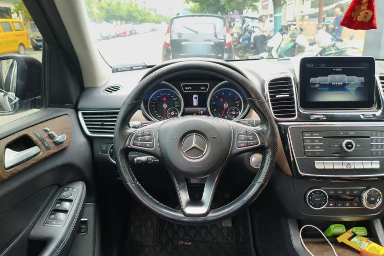 Used Mercedes-Benz GLE 2017 GLE 320 4MATIC Dynamic Model Steering Wheel