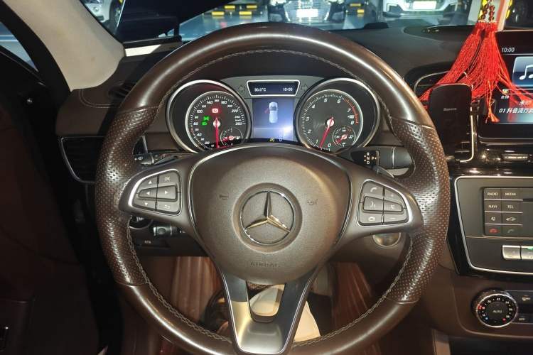 Used Mercedes-Benz GLE 2017 GLE 320 4MATIC Dynamic Model Steering Wheel