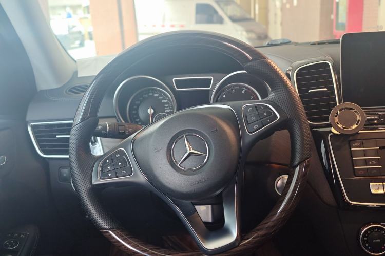 Used Mercedes-Benz GLE 2017 GLE 320 4MATIC Dynamic Model Steering Wheel