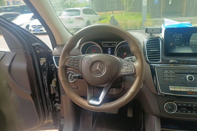 Used Mercedes-Benz GLE 2017 GLE 320 4MATIC Dynamic Model Steering Wheel