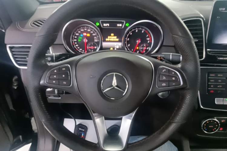 Used Mercedes-Benz GLE 2017 GLE 320 4MATIC Dynamic Model Steering Wheel